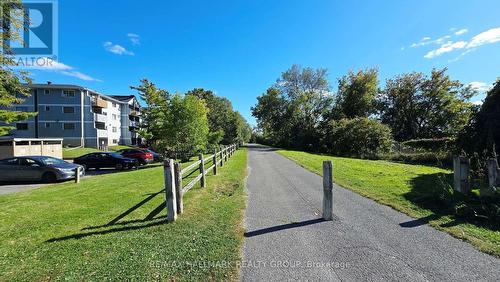 Pathway leading to Nepean Creek Park - 101 - 214 Viewmount Drive, Ottawa, ON 