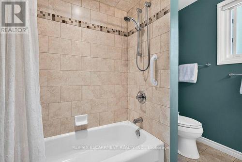 ...Tub and shower - 159 All Saints Crescent, Oakville, ON 