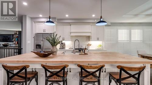 Large island perfect for entertaining - 11688 Charlton Drive, Middlesex Centre, ON 