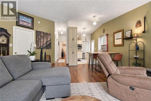 26 Renfrew Street E, Caledonia, ON 