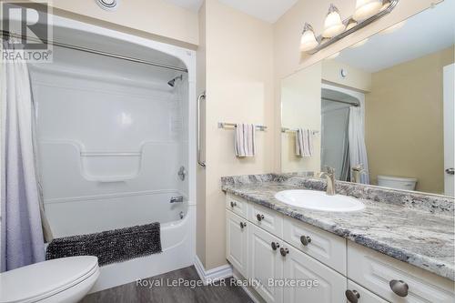 Main bath - 84040 Sideroad 6 Road, Meaford, ON 