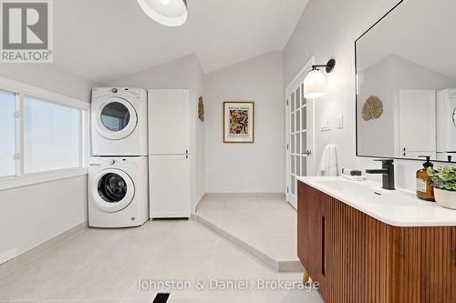 11 Ashland Avenue, Toronto, ON 