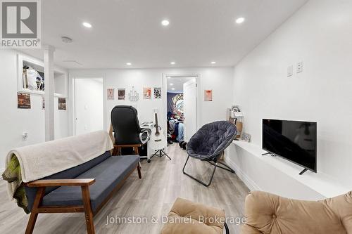 11 Ashland Avenue, Toronto, ON 
