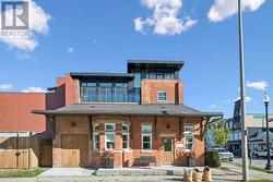 5 - 139 THOMAS STREET Oakville, ON L6J 3A9