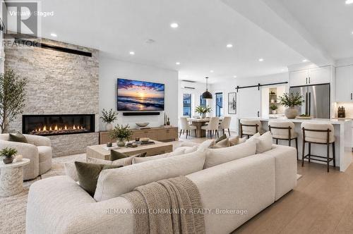 1379 Caroline Street, Burlington, ON 