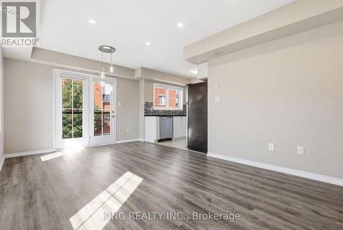 Living Room - 8 - 35 Hays Boulevard, Oakville, ON 