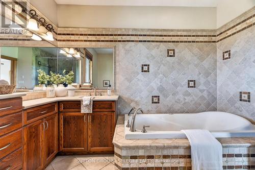 Primary Bedroom  4-pc Ensuite with Soaker Tub - 21170 Mayfair Road, Southwest Middlesex, ON 