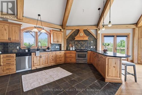 21170 Mayfair Road, Southwest Middlesex, ON 