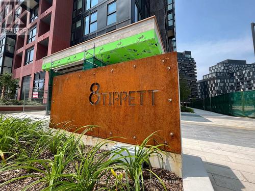 817 - 8 TIPPETT ROAD , Toronto, Ontario M3H 0E7 2