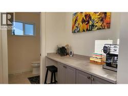 Butler's pantry - 