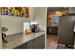 Butler's pantry - 