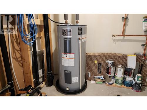H20 tank - 459 Whitman Way, Warfield, BC 