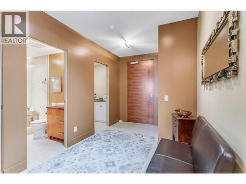 Foyer - 446 West Avenue Unit# 102, Kelowna, BC 
