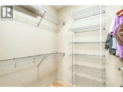 Walk in Closet - 