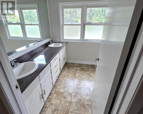 Washroom 2 - 149 Rice Road, Welland, ON 