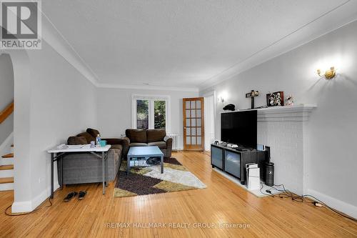 310 MONA AVENUE , Ottawa, Ontario K1L 7A2 5