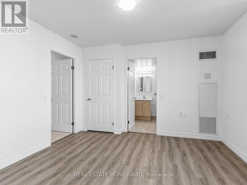 Four piece ensuite bath in primary bedroom - 1102 - 2800 Warden Avenue, Toronto, ON 