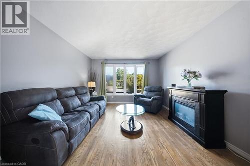 11 Dundas Street W, Paris, ON 