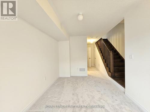 919 CROWSNEST HOLLOW , Pickering, Ontario L1X 0P4 4