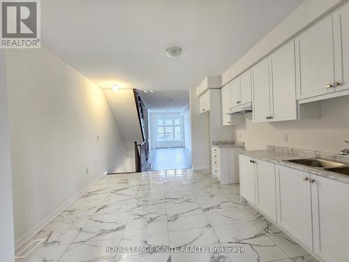 919 CROWSNEST HOLLOW , Pickering, Ontario L1X 0P4 5