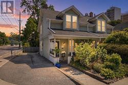 137 CHISHOLM STREET Oakville, ON L6K 3J1