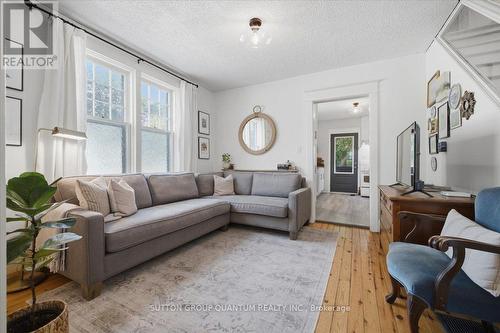 137 Chisholm Street, Oakville, ON 