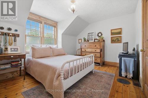 137 Chisholm Street, Oakville, ON 