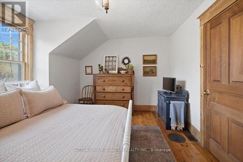 137 Chisholm Street, Oakville, ON 