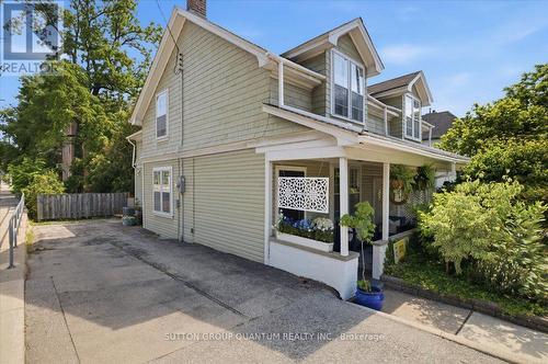 137 Chisholm Street, Oakville, ON 