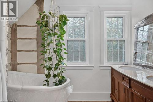 32 Lincoln Avenue, Brantford, ON 