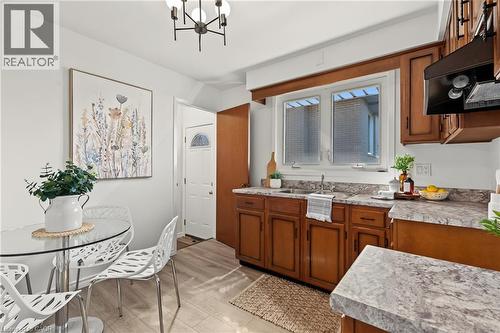 EAT-IN-KITCHEN has been refreshed & ready for you!! - 589 Mohawk Road W, Hamilton, ON 