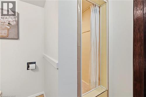 2ND BATHROOM; features convenient separate shower. - 589 Mohawk Road W, Hamilton, ON 