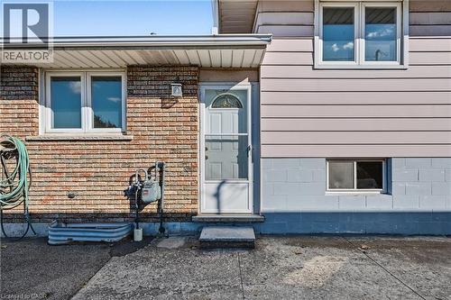 SEPARATE SIDE ENTRY!! YES; ideal for rental income or inlaw private access. - 589 Mohawk Road W, Hamilton, ON 