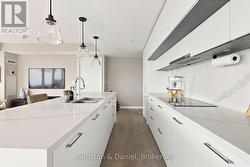 Plenty of prep and storage space - 