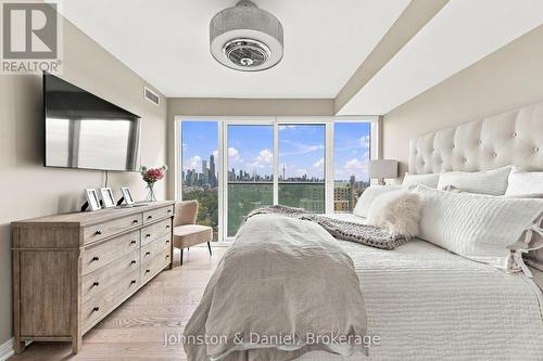 Floor to Ceiling windows - 2010 - 99 Foxbar Road, Toronto, ON 