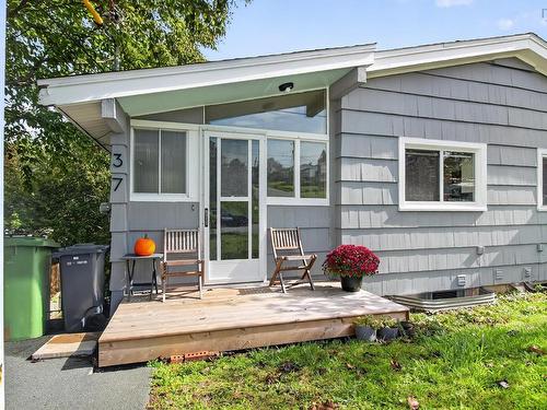 37 Clearview Street  Halifax, NS B3R 1N7