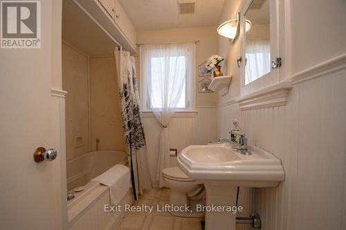 Upstairs Bathroom - 445 Arndon Avenue, Peterborough (Otonabee Ward 1), ON 