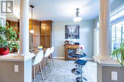 Bright breakfast area - 