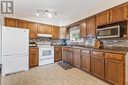 Kitchen - 513 6Th Street, Hanover, ON 