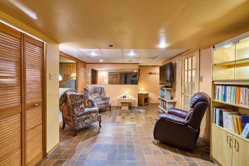 Salle familiale - 648 Mtée Des Trente, Mont-Saint-Hilaire, QC 