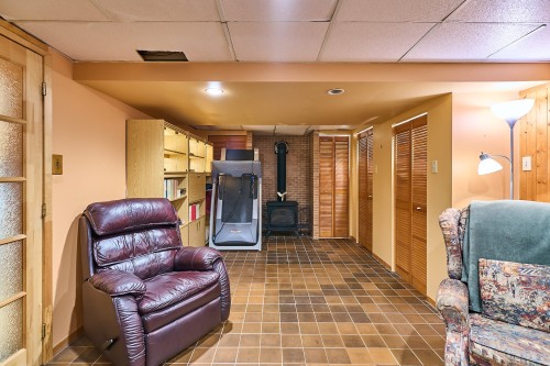 Salle familiale - 648 Mtée Des Trente, Mont-Saint-Hilaire, QC 