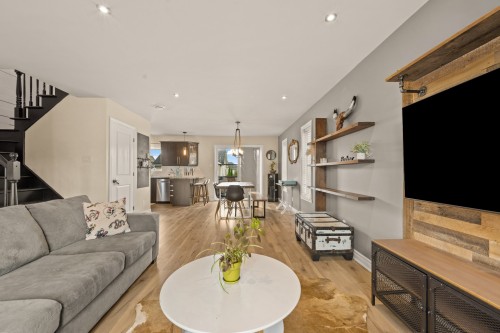 Salon - C-24 Rue Des Érables, Saint-Rémi, QC 