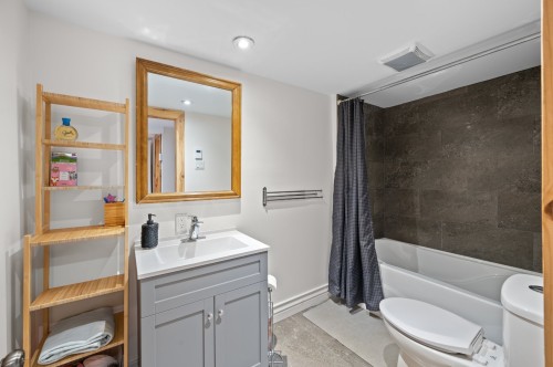 Salle de bains - 9 Rue Des Horizons, Mont-Blanc, QC 