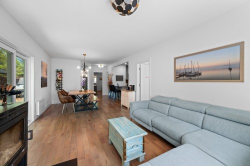 Salon - 9 Rue Des Horizons, Mont-Blanc, QC 