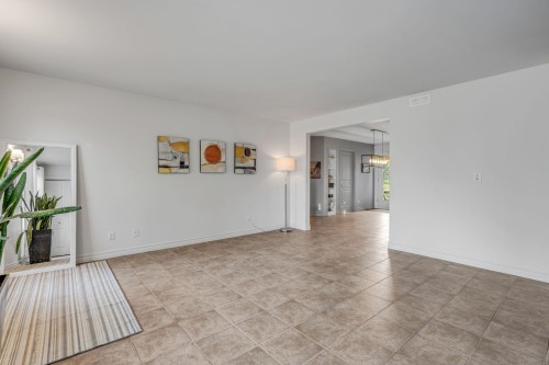 Salon - 2635 Rue De La Rive-Boisée N., Québec (Les Rivières), QC 
