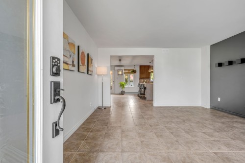 Salon - 2635 Rue De La Rive-Boisée N., Québec (Les Rivières), QC 