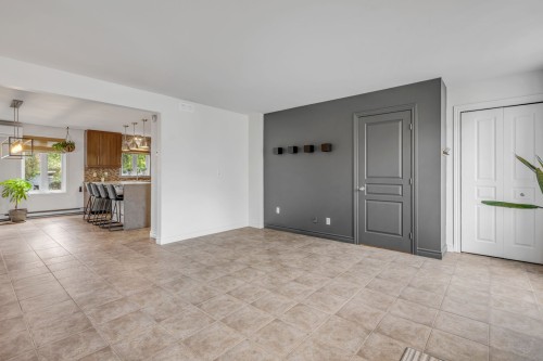 Salon - 2635 Rue De La Rive-Boisée N., Québec (Les Rivières), QC 