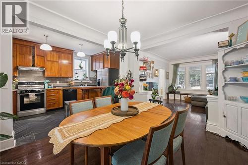 Recessed archways, and cove ceiling - 58 Balmoral Avenue N, Hamilton, ON 