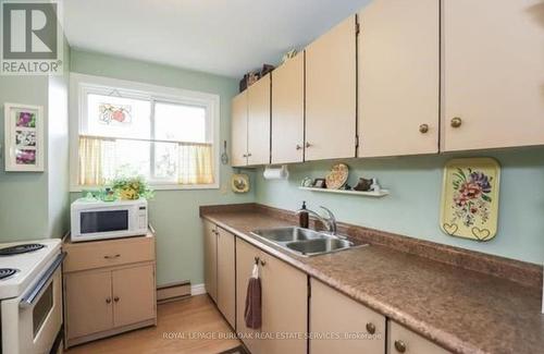 4 - 125 LIVINGSTON AVENUE , Grimsby, Ontario L3M 4S5 4