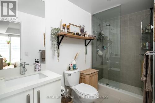 Oversized bathroom with large step-in shower - S515 - 120 Bayview Avenue, Toronto, ON 